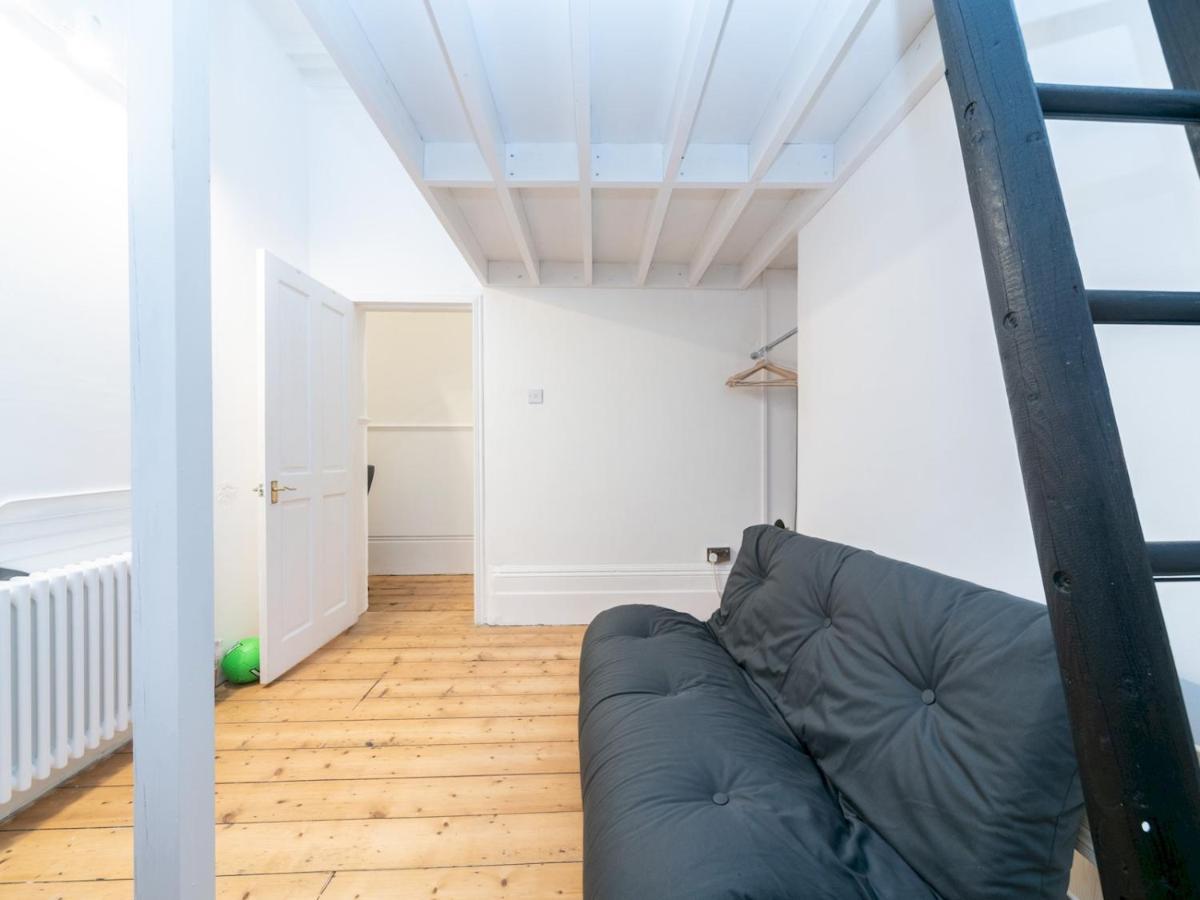 Pass The Keys Rustic And Quirky Flat In Charming Charlton Village Londres Extérieur photo