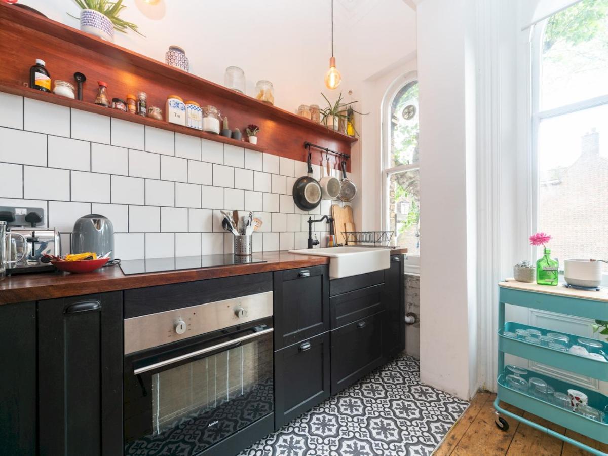 Pass The Keys Rustic And Quirky Flat In Charming Charlton Village Londres Extérieur photo