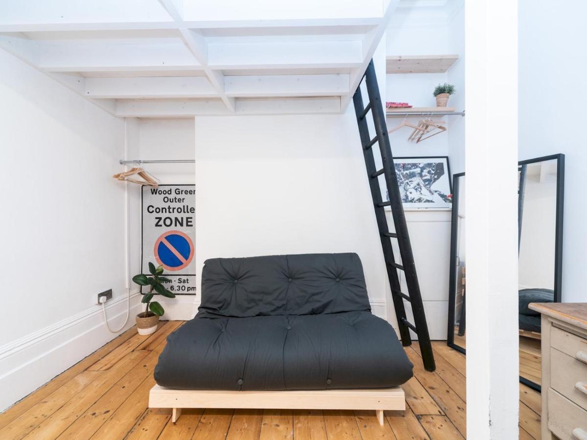 Pass The Keys Rustic And Quirky Flat In Charming Charlton Village Londres Extérieur photo