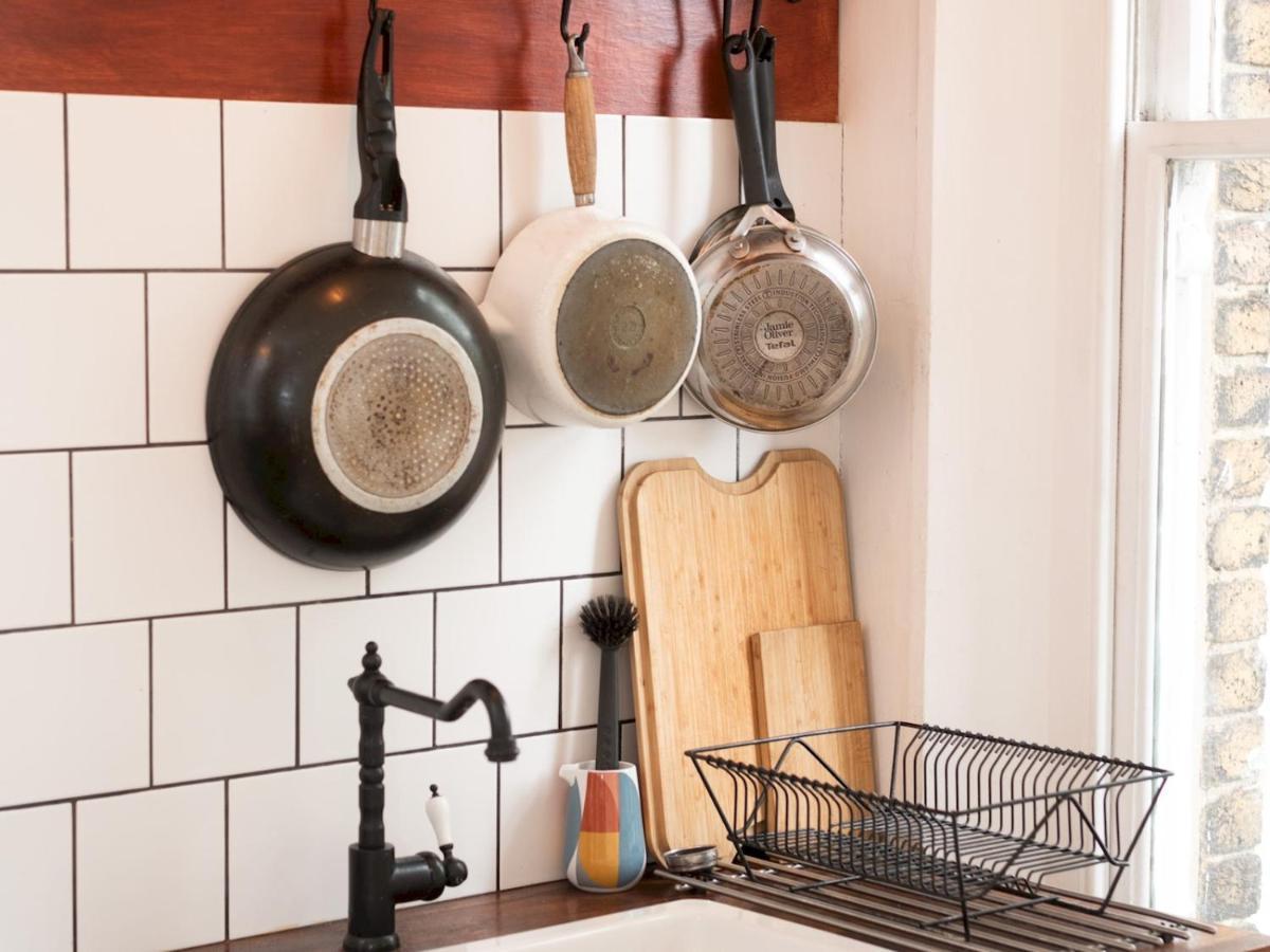 Pass The Keys Rustic And Quirky Flat In Charming Charlton Village Londres Extérieur photo