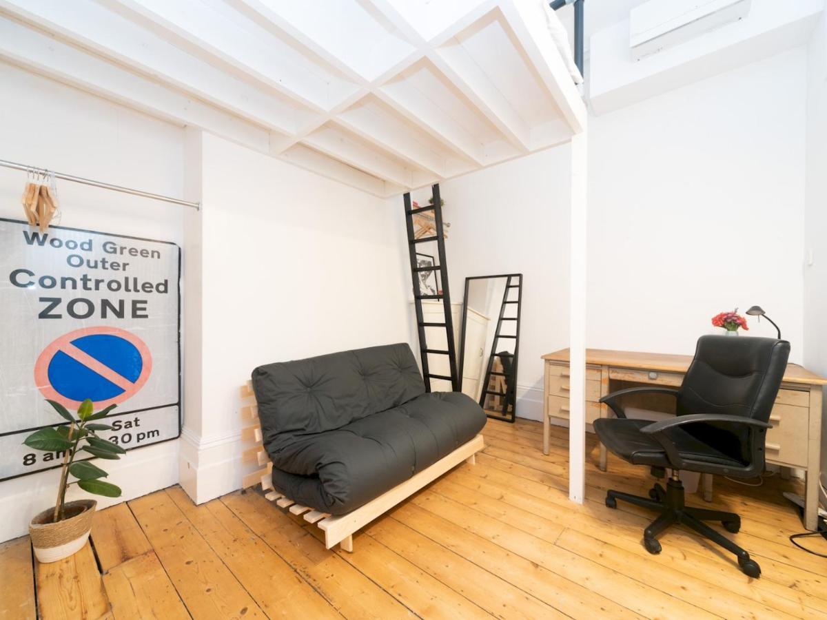 Pass The Keys Rustic And Quirky Flat In Charming Charlton Village Londres Extérieur photo