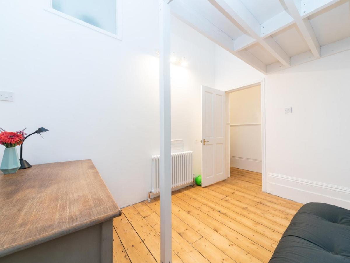 Pass The Keys Rustic And Quirky Flat In Charming Charlton Village Londres Extérieur photo