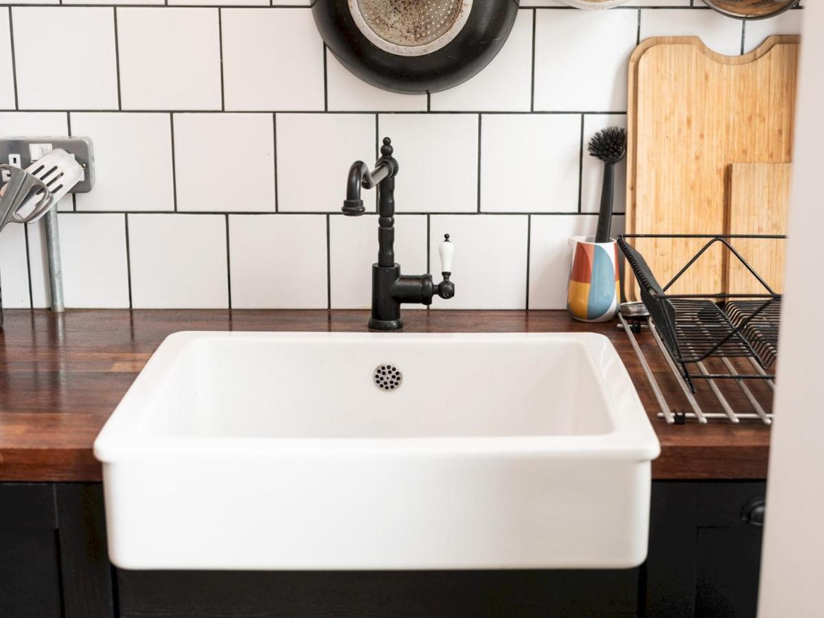 Pass The Keys Rustic And Quirky Flat In Charming Charlton Village Londres Extérieur photo