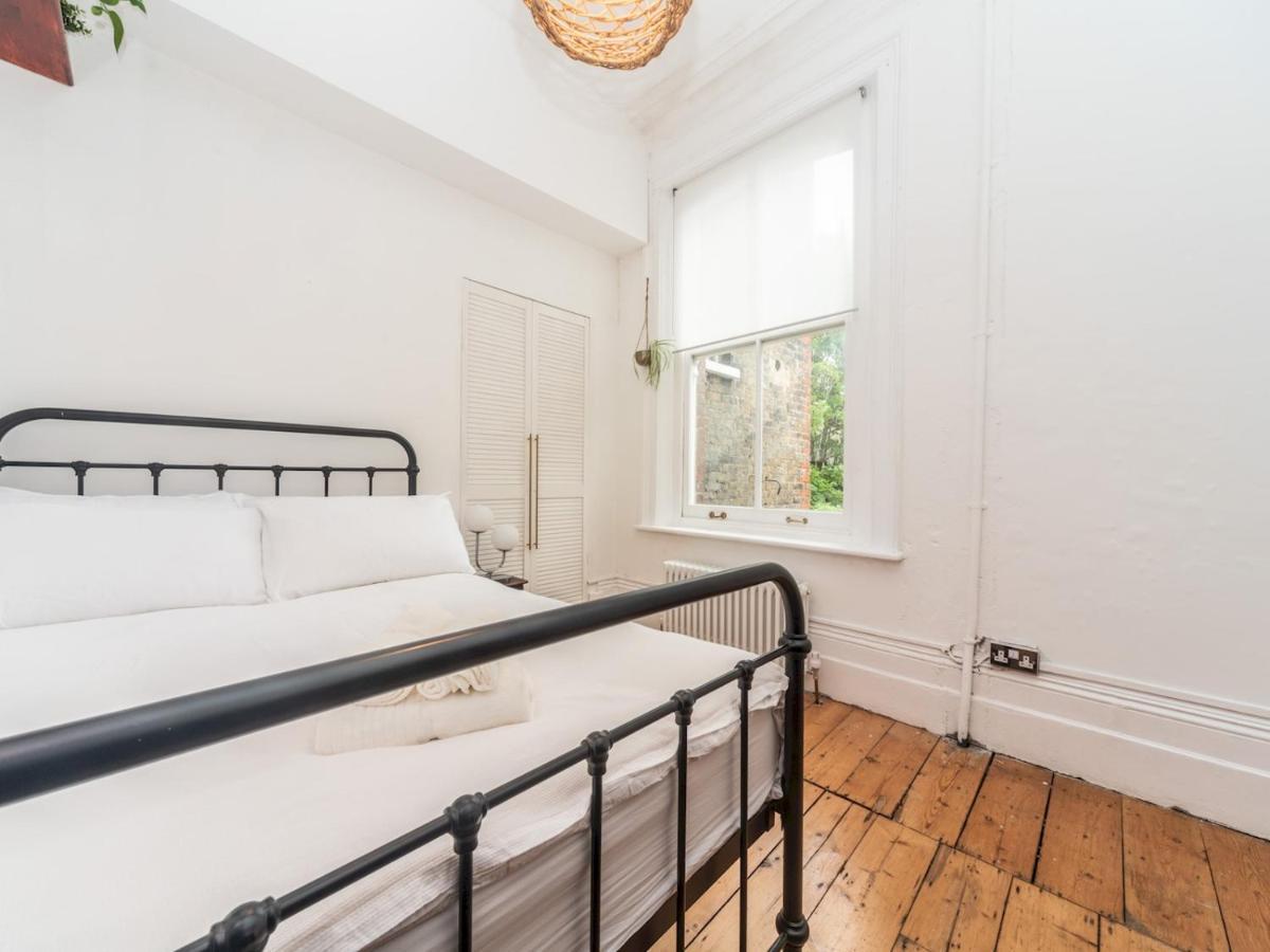 Pass The Keys Rustic And Quirky Flat In Charming Charlton Village Londres Extérieur photo