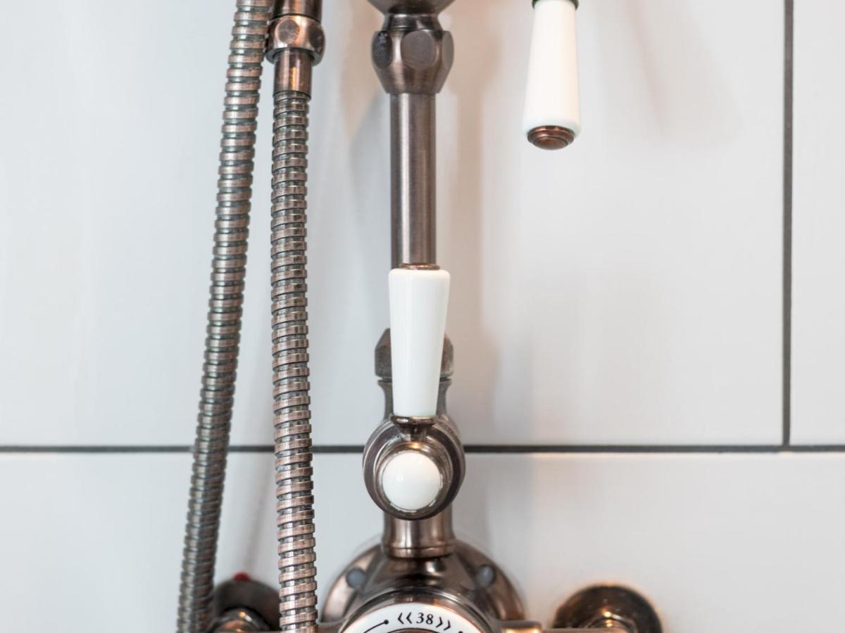 Pass The Keys Rustic And Quirky Flat In Charming Charlton Village Londres Extérieur photo